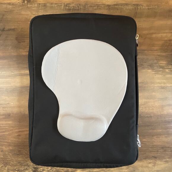 MacBook Pro 13” 2016-2020 black soft case with hardshell - Picture 4 of 7